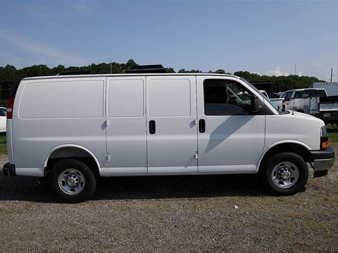 New 2025 Chevrolet Express 3500 w/ Driver Convenience Package image 13