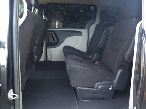 Used 2015 Dodge Grand Caravan American Value Package w/ UConnect Hands-Free Group FWD image 23