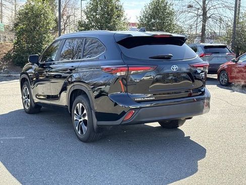 Used 2024 Toyota Highlander XLE image 4
