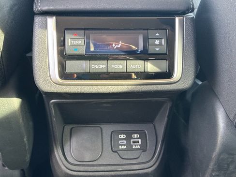Used 2025 Subaru Ascent Premium w/ Premium Package image 17