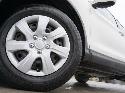 Used 2019 Nissan Rogue Sport S image 11