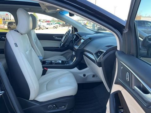 Used 2019 Ford Edge Titanium w/ Equipment Group 301A image 25