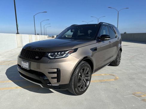 Used 2017 Land Rover Discovery HSE image 1
