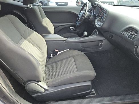 Used 2019 Dodge Challenger SXT RWD image 13