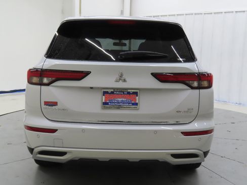 New 2025 Mitsubishi Outlander SE image 4