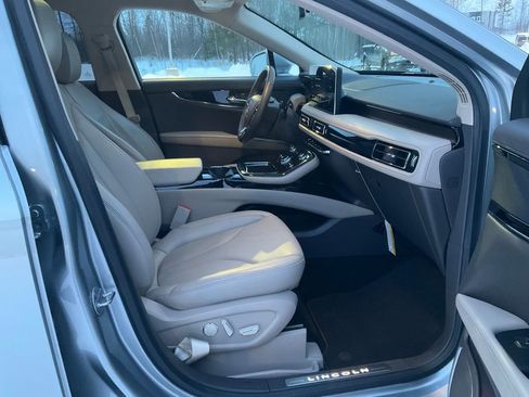 Used 2022 Lincoln Nautilus Reserve image 23