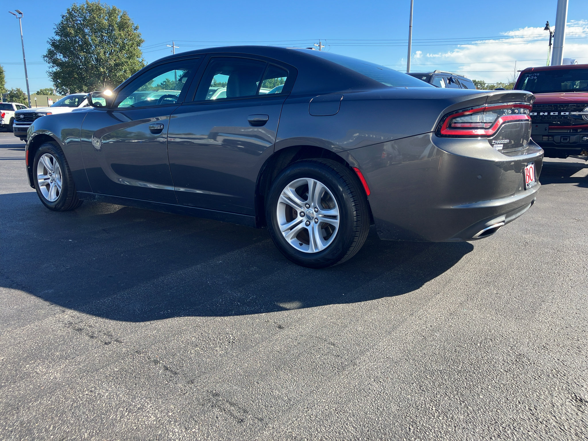 Used 2019 Dodge Charger SXT w/ Leather Interior Group RWD image 4