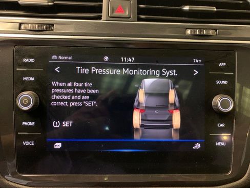 Used 2022 Volkswagen Tiguan SE R-Line image 25