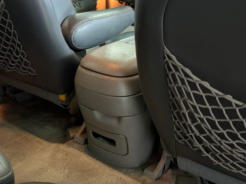 Used 2000 Chevrolet Tahoe Z71 w/ Comfort & Security Pkg image 50