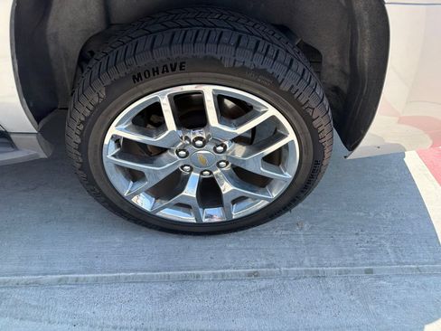 Used 2015 Chevrolet Suburban LT w/ Luxury Package AWD/4WD image 8