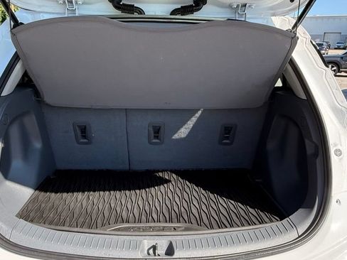 Used 2020 Chevrolet Bolt Premier w/ Infotainment Package FWD image 34