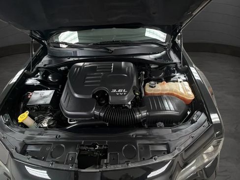Used 2018 Chrysler 300 S RWD image 23