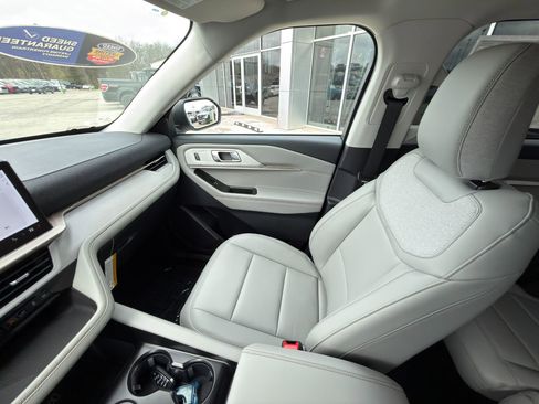 New 2026 Ford Explorer Active image 24