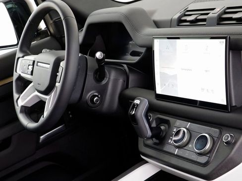 Used 2025 Land Rover Defender 110 S image 20