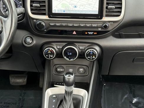 Used 2021 Hyundai Venue SEL w/ Premium Package image 24