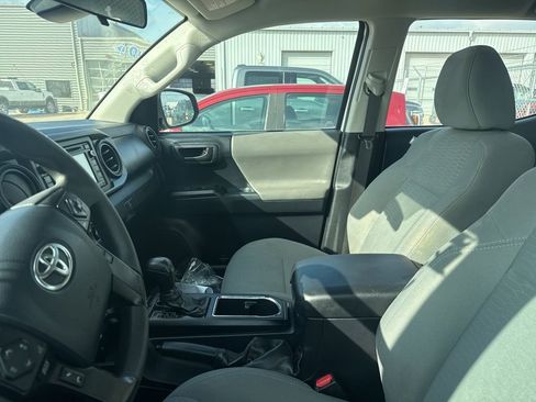 Used 2018 Toyota Tacoma SR image 5