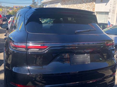Used 2019 Porsche Cayenne Turbo w/ Sportdesign Package image 6