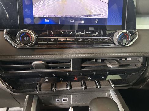 Used 2023 Chevrolet Colorado LT w/ LT Convenience Package II image 16