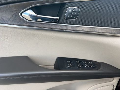 Used 2019 Lincoln Nautilus Select image 11