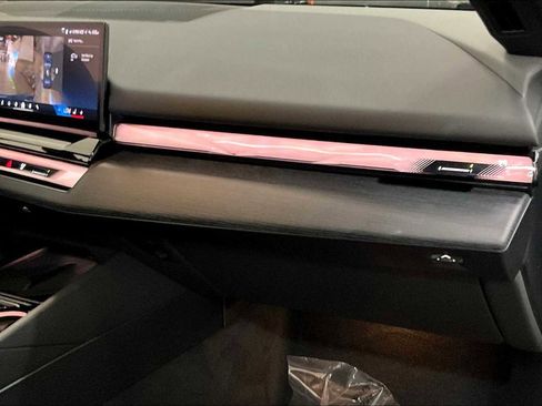 Used 2025 BMW i5 xDrive40 w/ Executive Package image 19