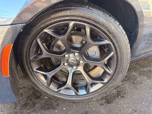 Used 2019 Chrysler 300 Touring w/ Sport Appearance Package image 47