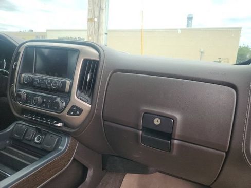 Used 2018 GMC Sierra 2500 Denali w/ Duramax Plus Package AWD/4WD image 2