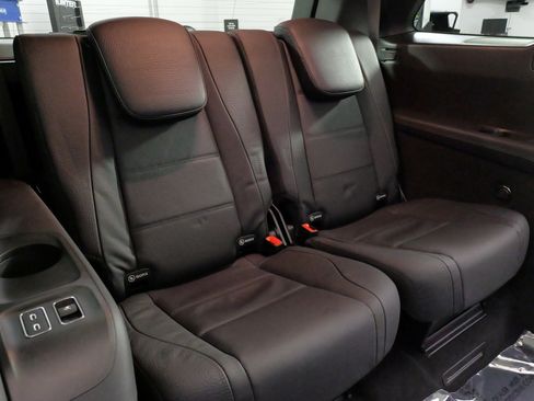 Used 2025 Mercedes-Benz GLS 450 4MATIC image 41