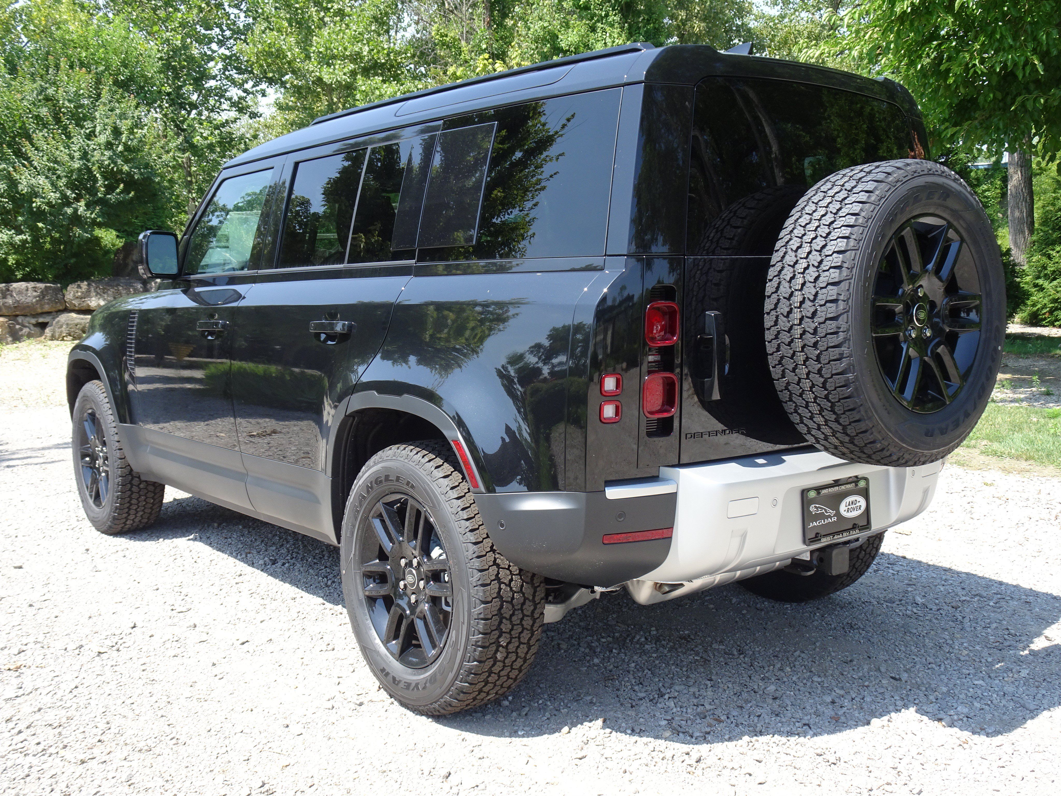 Certified 2025 Land Rover Defender 110 S AWD/4WD image 10