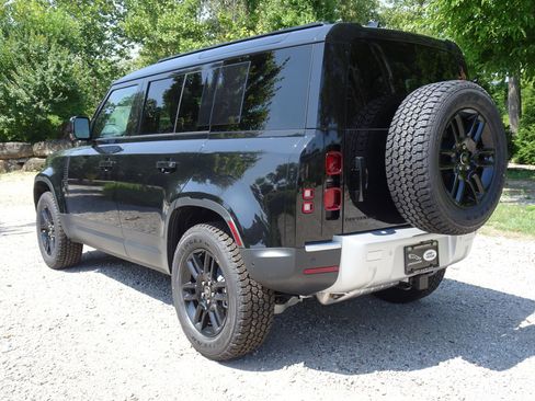 New 2025 Land Rover Defender 110 S image 10