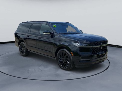Used 2025 Lincoln Navigator L Reserve w/ Jet Appearance Package AWD/4WD image 3