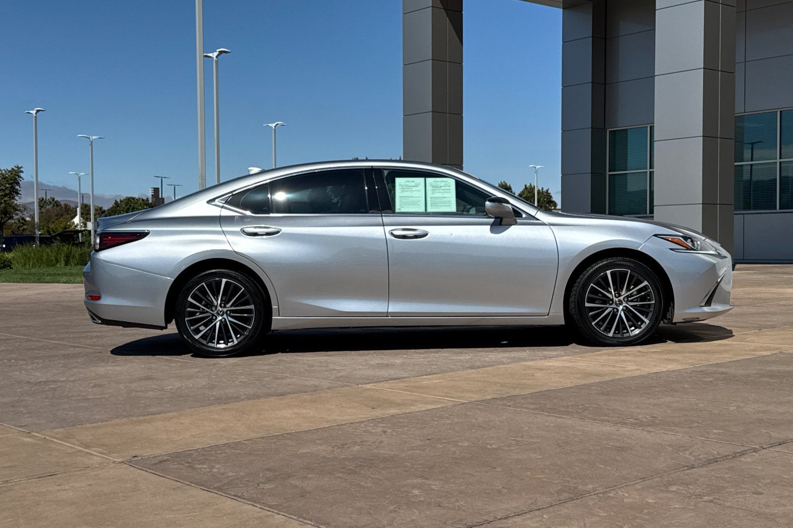 Used 2024 Lexus ES 350 w/ Premium Package FWD image 3