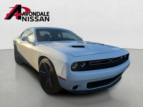 Used 2016 Dodge Challenger SXT RWD image 5