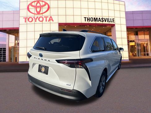New 2025 Toyota Sienna XLE image 5
