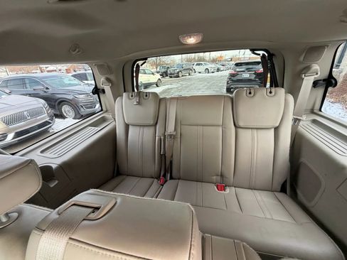 Used 2016 Lincoln Navigator Select image 29