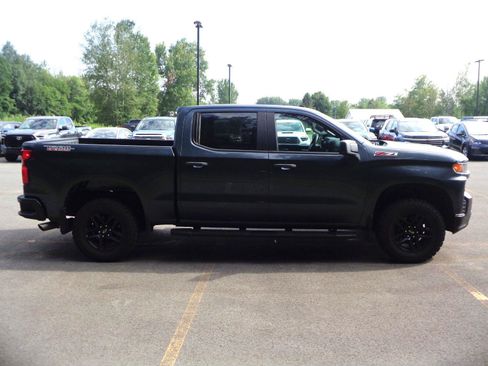 Used 2019 Chevrolet Silverado 1500 Custom Trail Boss w/ Custom Convenience Package AWD/4WD image 4