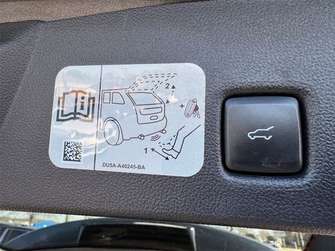 Used 2020 Ford Escape SEL image 11