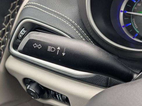 Used 2024 Chrysler Pacifica Select image 26