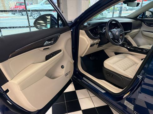 Used 2022 Buick Envision Avenir w/ Technology Package II image 11