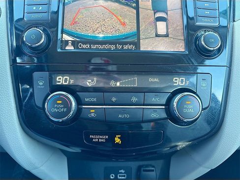 Used 2020 Nissan Rogue Sport SL image 16