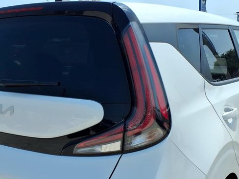 Used 2024 Kia Soul LX w/ Option Group 015 FWD image 13