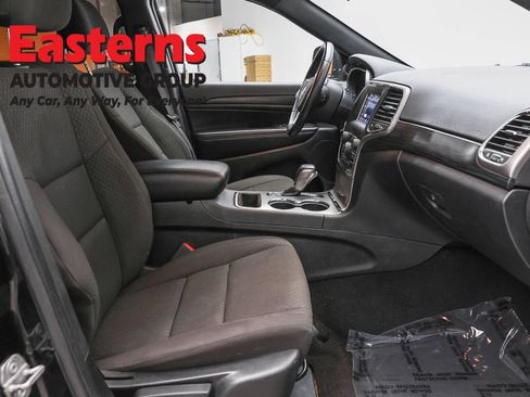 Used 2021 Jeep Grand Cherokee Laredo AWD/4WD image 25