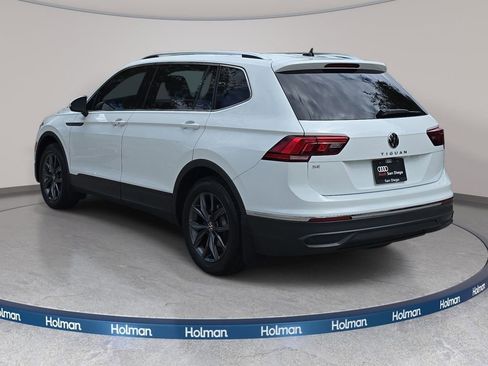 Used 2024 Volkswagen Tiguan SE w/ Panoramic Sunroof Package FWD image 8