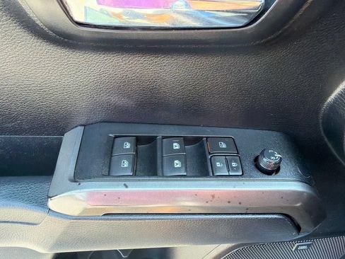 Used 2019 Toyota Tacoma TRD Sport AWD/4WD image 30