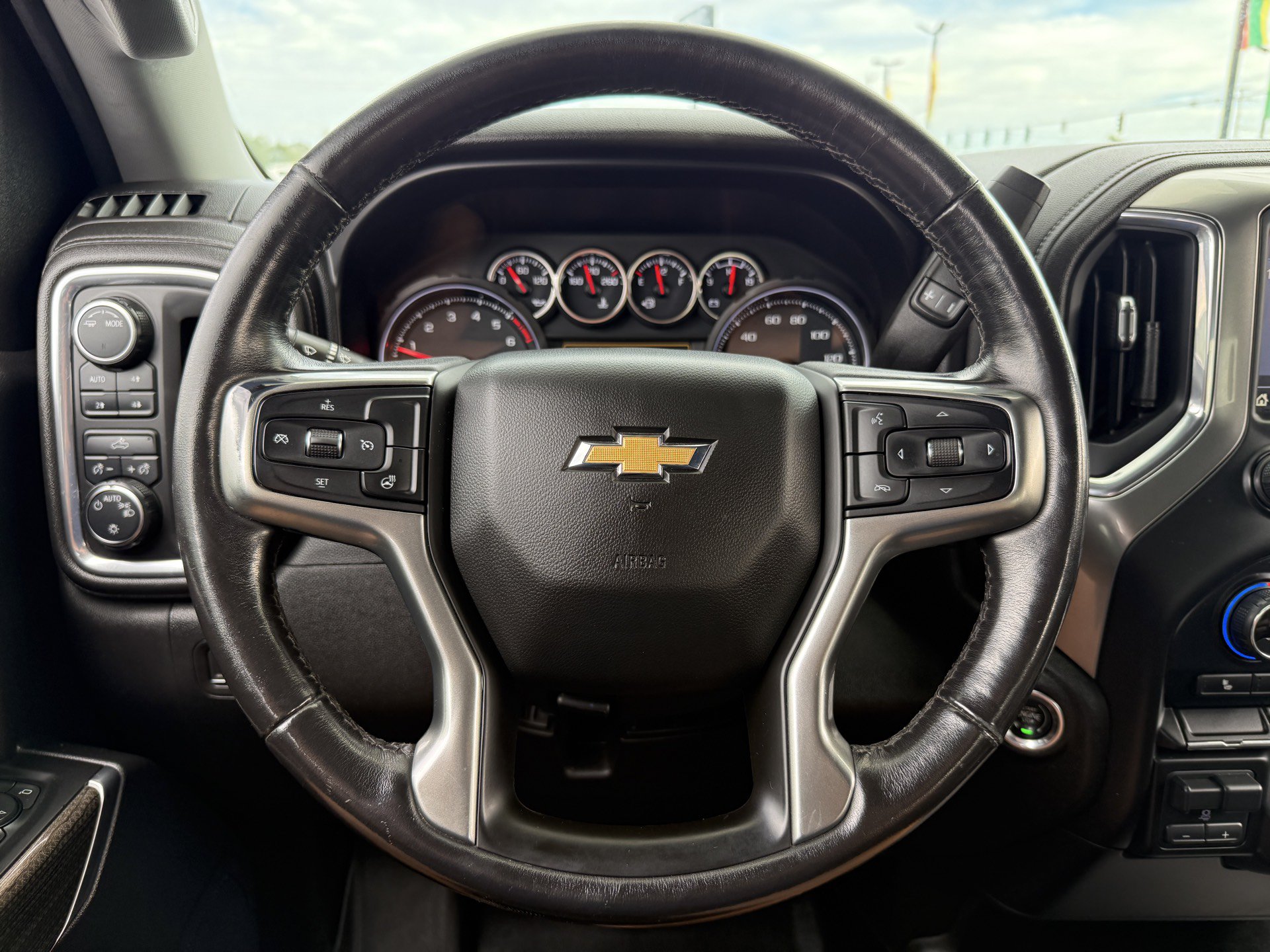 Used 2021 Chevrolet Silverado 1500 LT w/ Z71 Off-Road Package AWD/4WD image 17