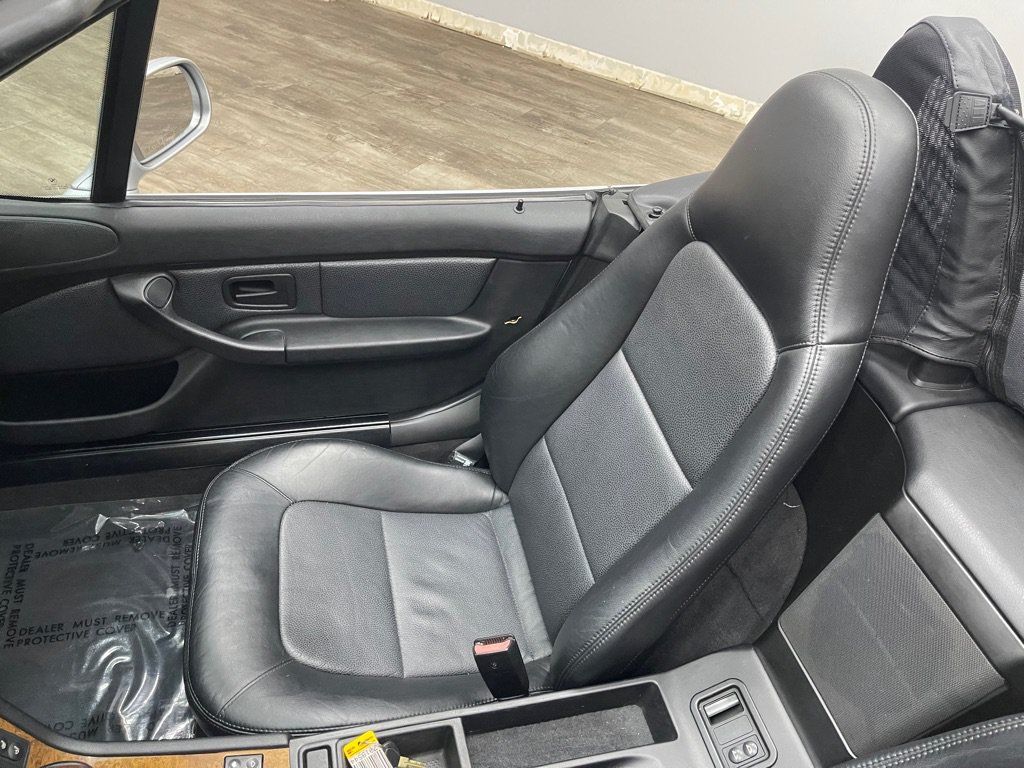 Used 2000 BMW Z3 2.5i RWD image 16