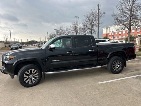 Used 2022 Toyota Tacoma Limited image 7