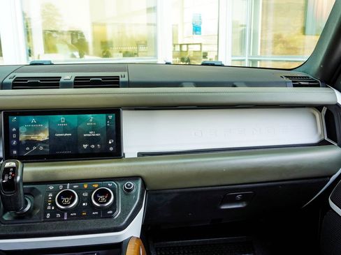 Used 2021 Land Rover Defender 110 X-Dynamic HSE image 18