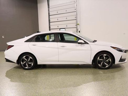 Used 2022 Hyundai Elantra Limited FWD image 11