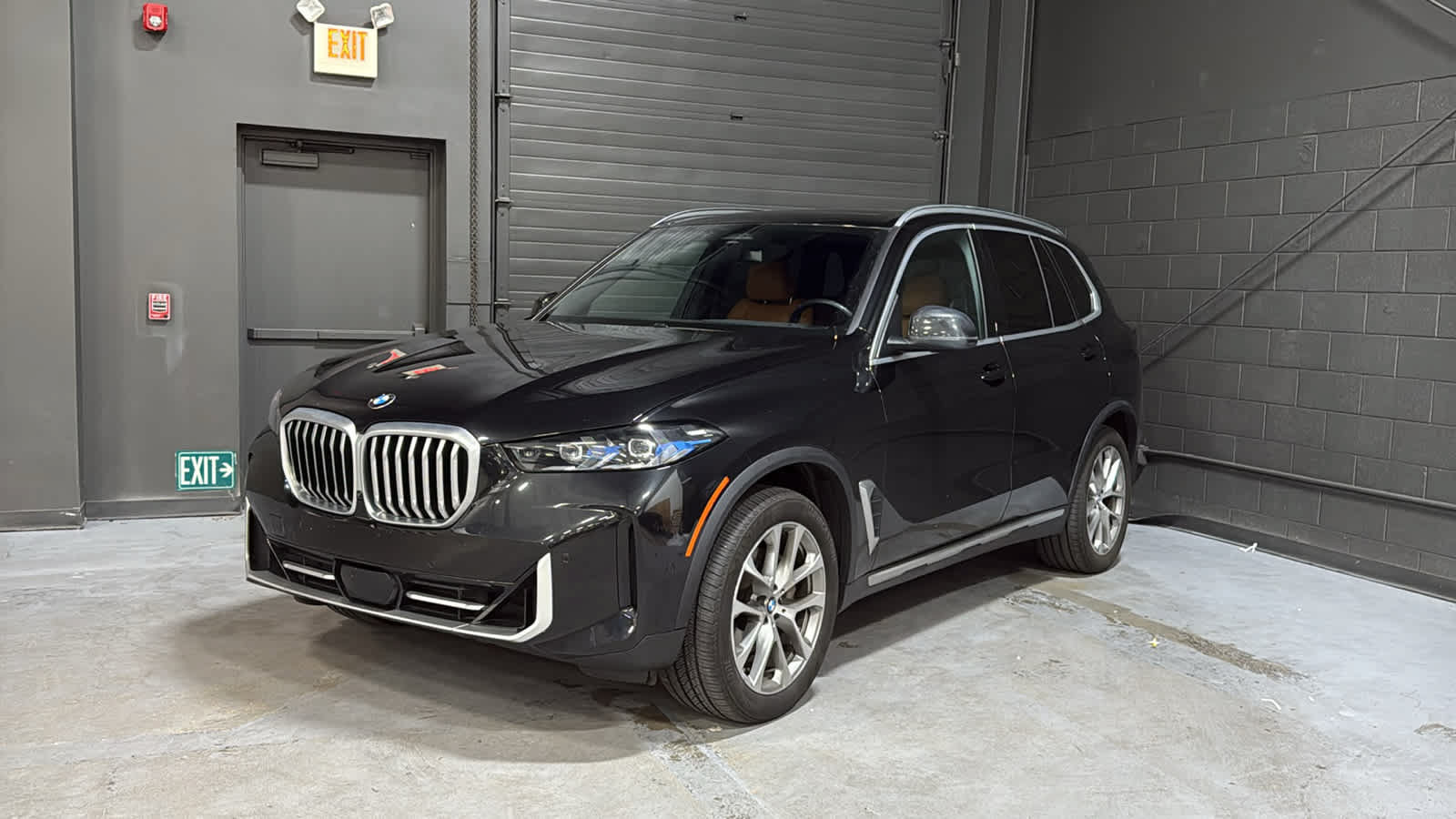 Used 2024 BMW X5 xDrive40i w/ Premium Package AWD/4WD image 3