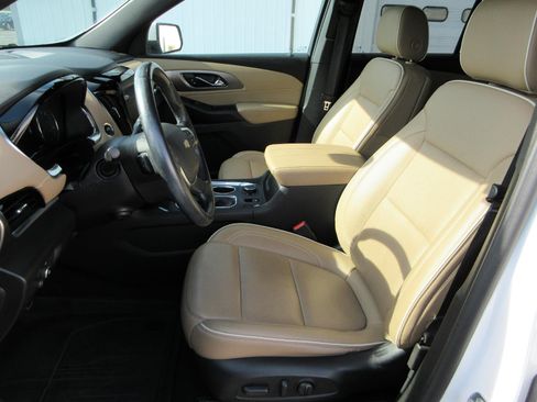 Certified 2022 Chevrolet Traverse Premier w/ LPO, Floor Liner Package AWD/4WD image 9
